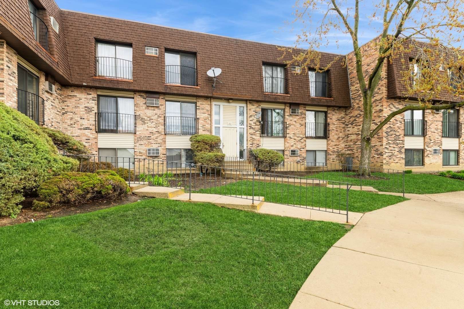 Glendale Heights, IL 60139,162 N Waters Edge DR #202