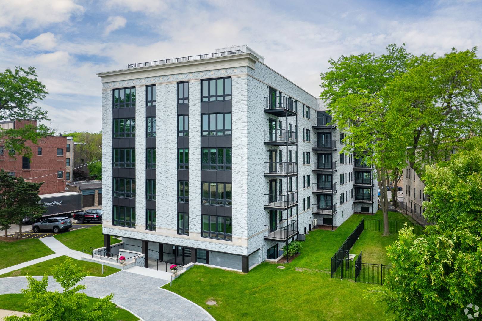 Evanston, IL 60202,550 Sheridan SQ #202