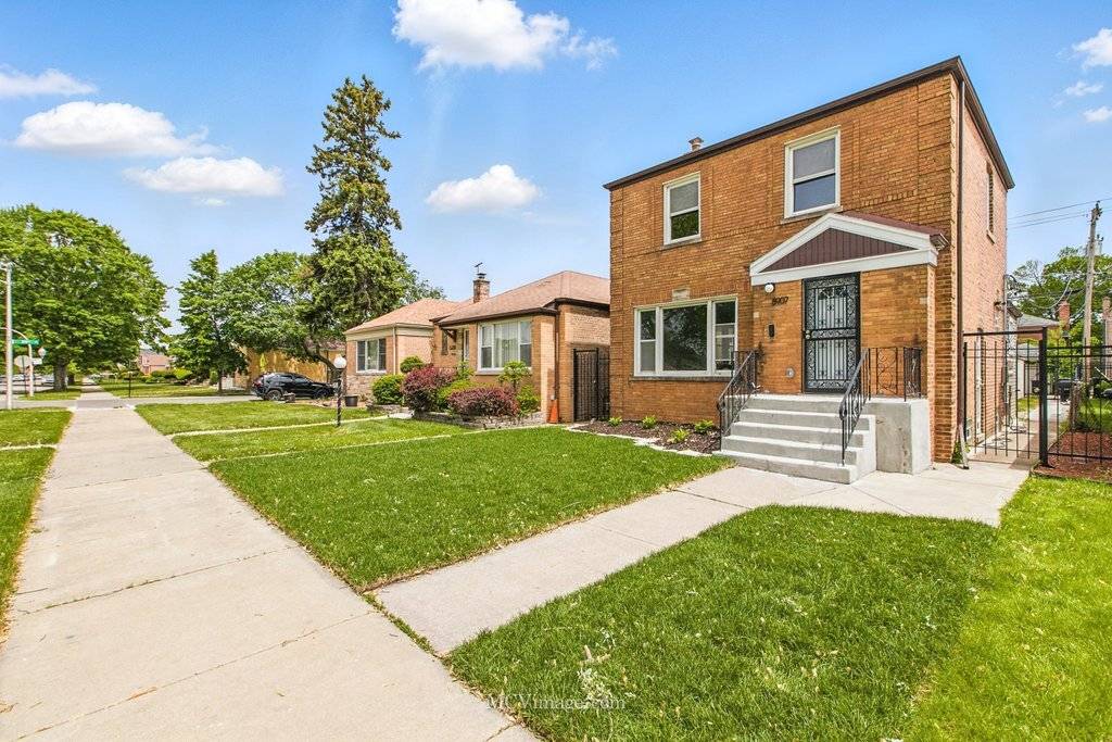 Chicago, IL 60617,8907 S Luella AVE