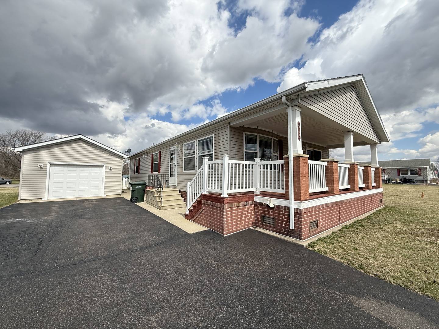 Elwood, IL 60421,415 James RD