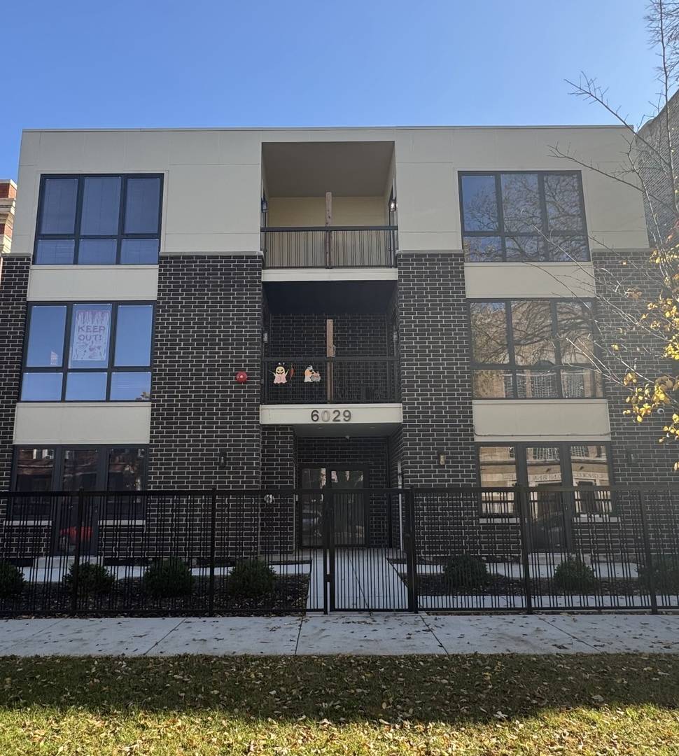 Chicago, IL 60637,6029 S Champlain AVE #3