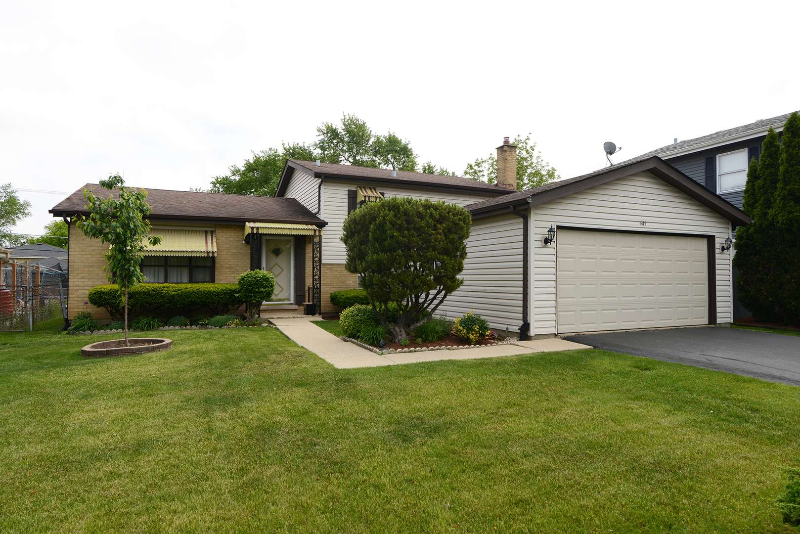 Elmhurst, IL 60126,643 N Willow RD