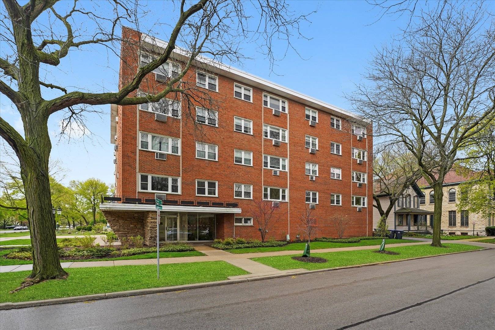 Evanston, IL 60201,500 Lake ST #304