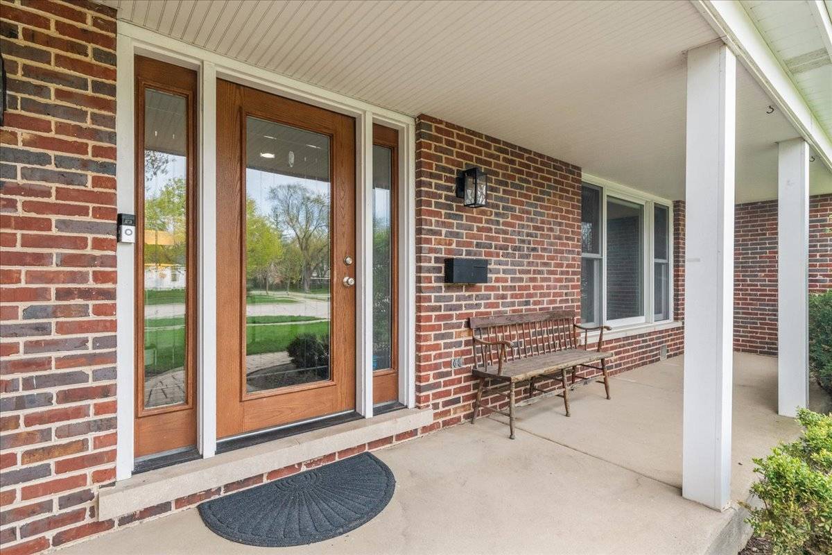 Deerfield, IL 60015,575 Carlisle AVE