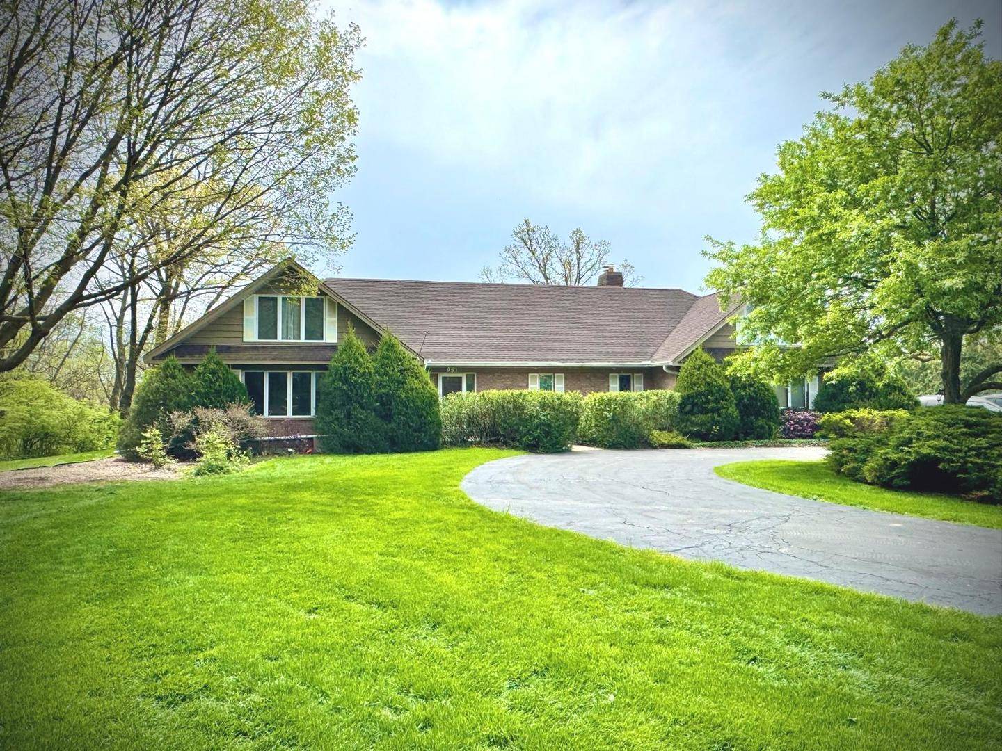 Elgin, IL 60123,951 Hillcrest RD