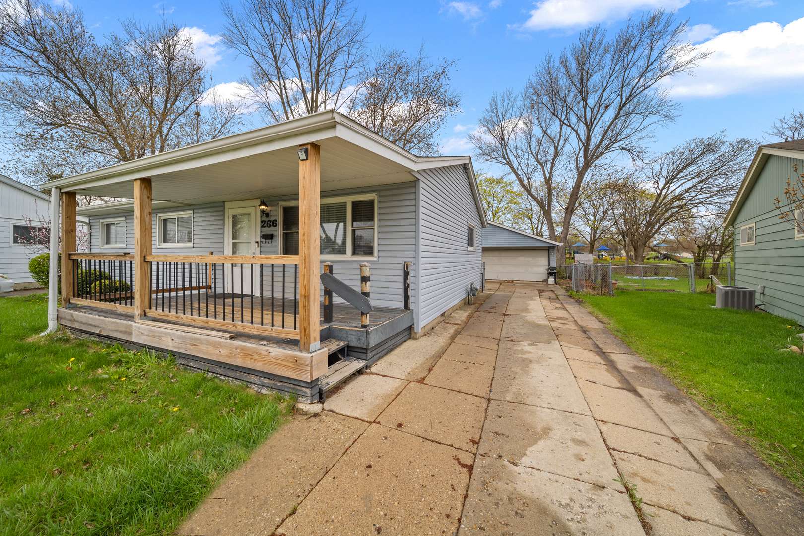 Wheeling, IL 60090,266 Fletcher DR