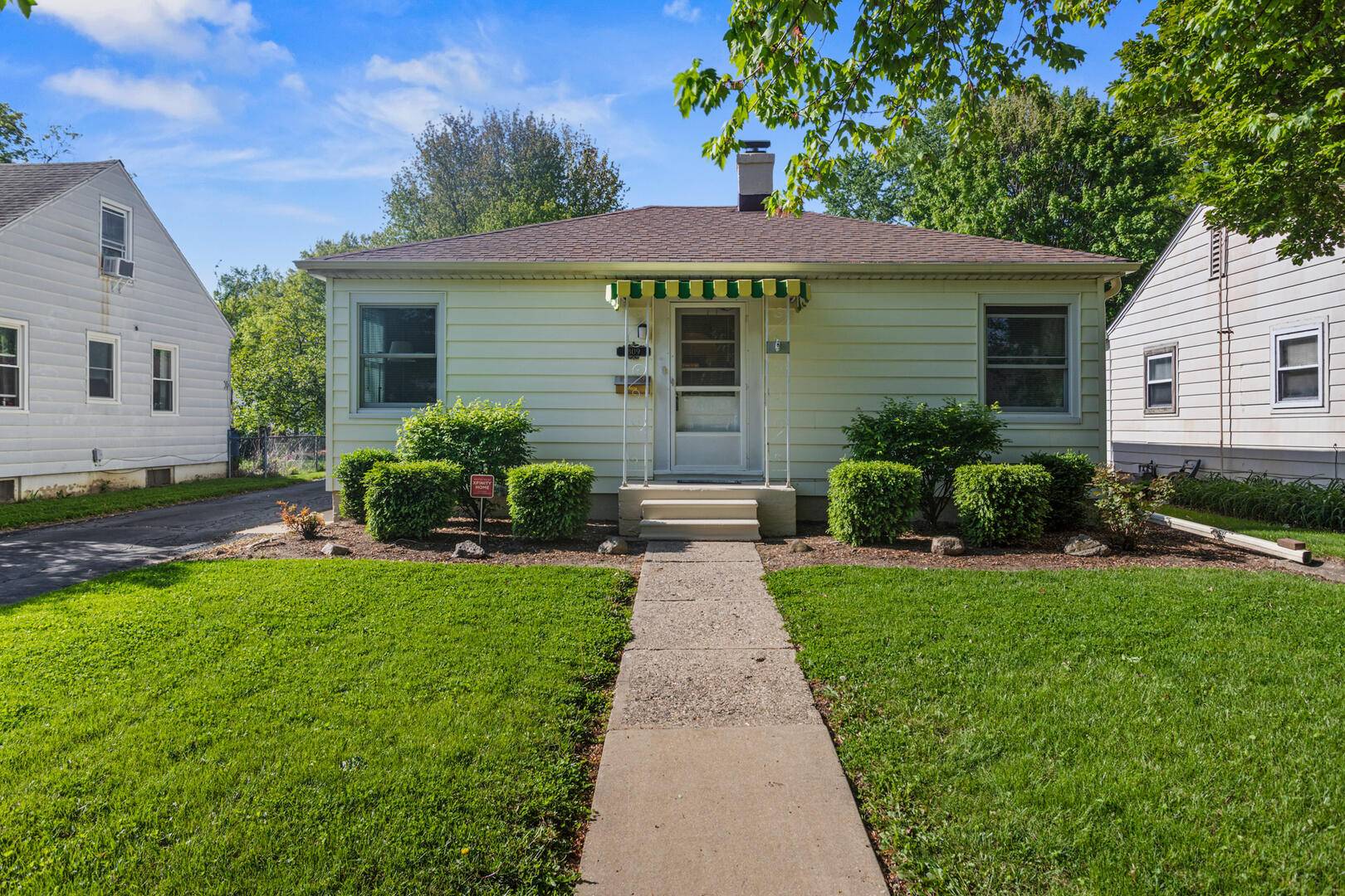 Champaign, IL 61820,809 W Columbia AVE