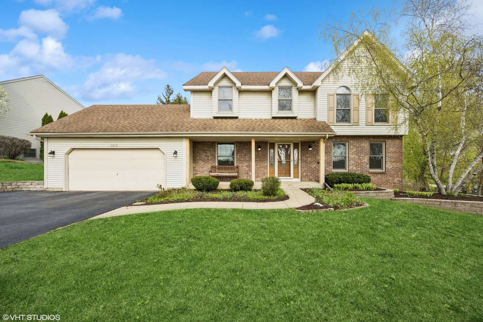 Algonquin, IL 60102,1210 Spring Hill DR