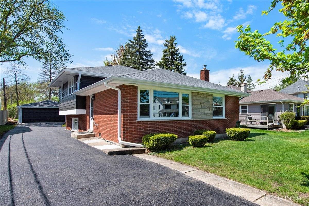 Downers Grove, IL 60515,4430 Roslyn RD