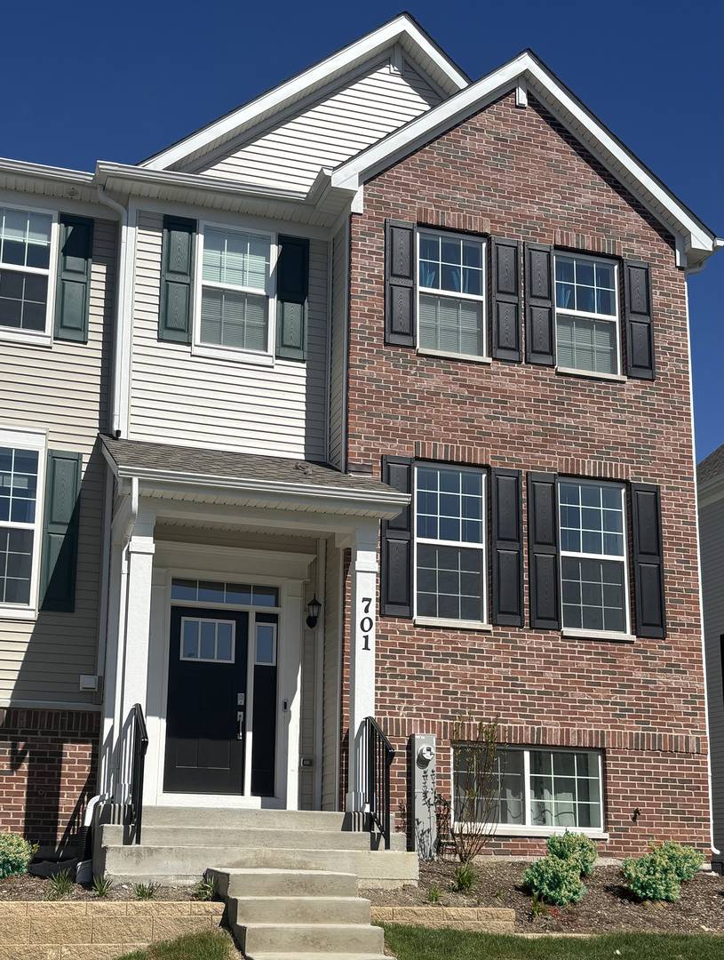 Lindenhurst, IL 60046,2109 Neubauer CIR #1105