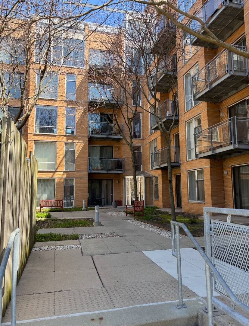 Evanston, IL 60201,1720 Oak AVE #308