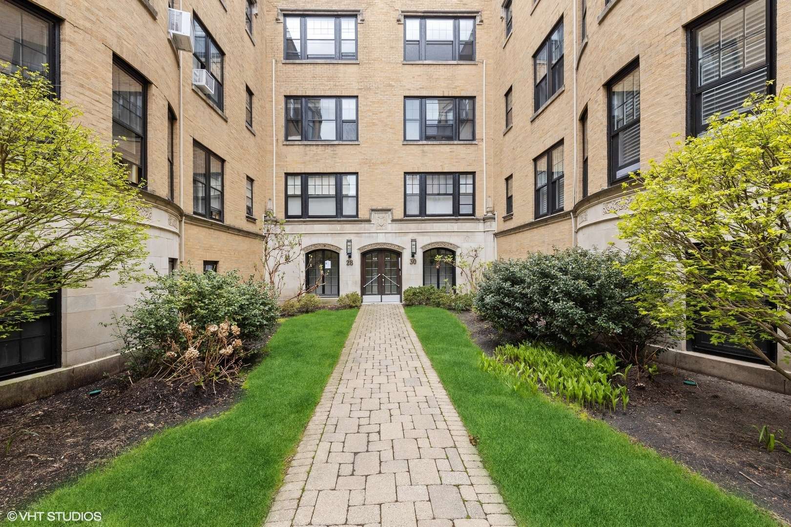 Evanston, IL 60202,830 Michigan AVE #E3