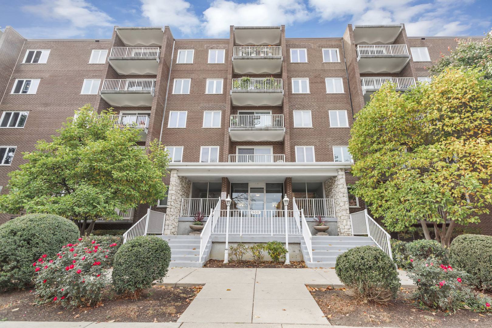 Des Plaines, IL 60016,900 Center ST #2I