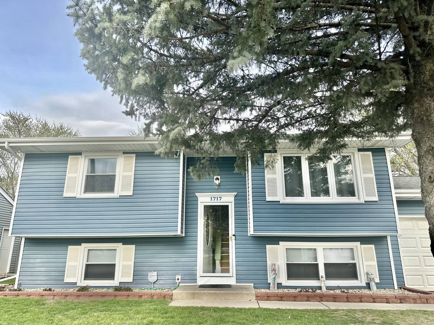 Mchenry, IL 60050,1717 N ORLEANS ST