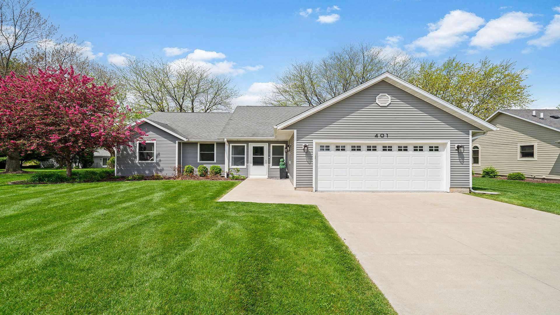 Dixon, IL 61021,401 Deer Chase