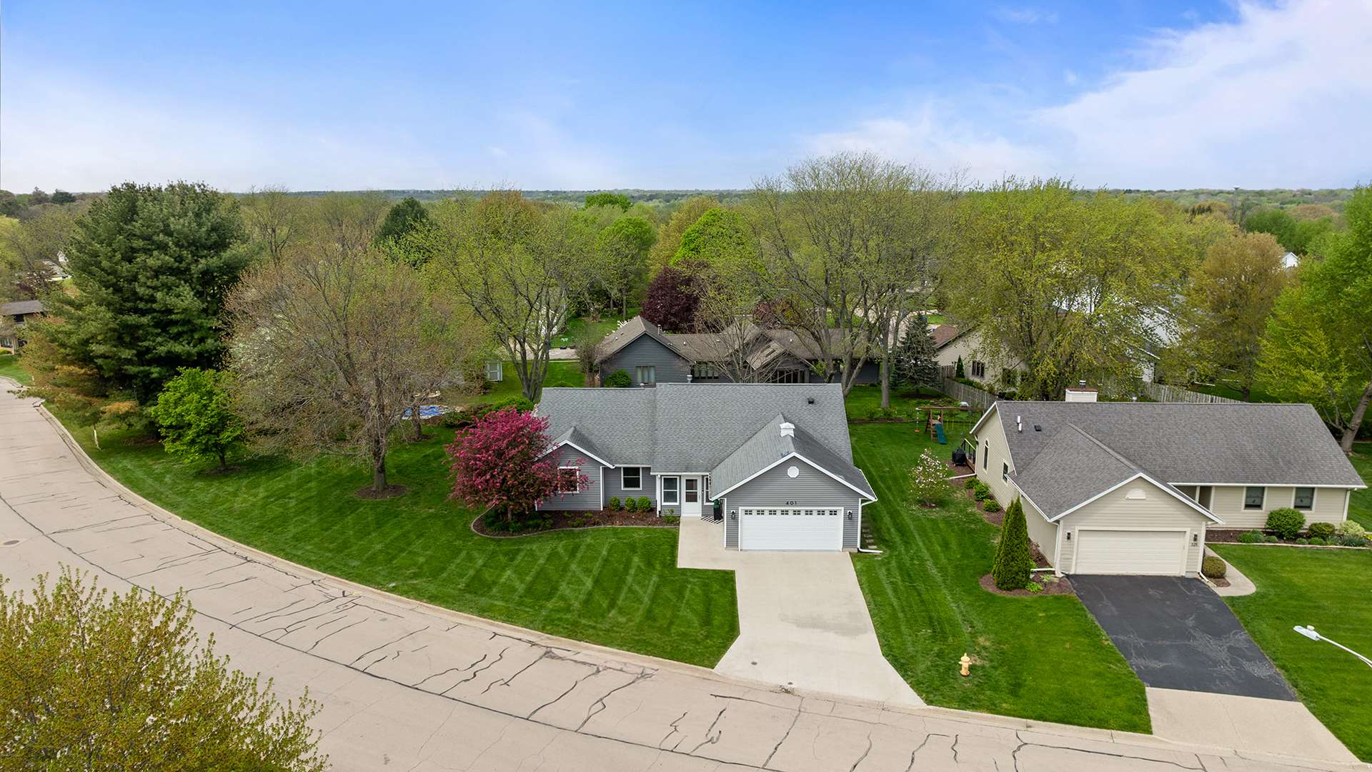 Dixon, IL 61021,401 Deer Chase