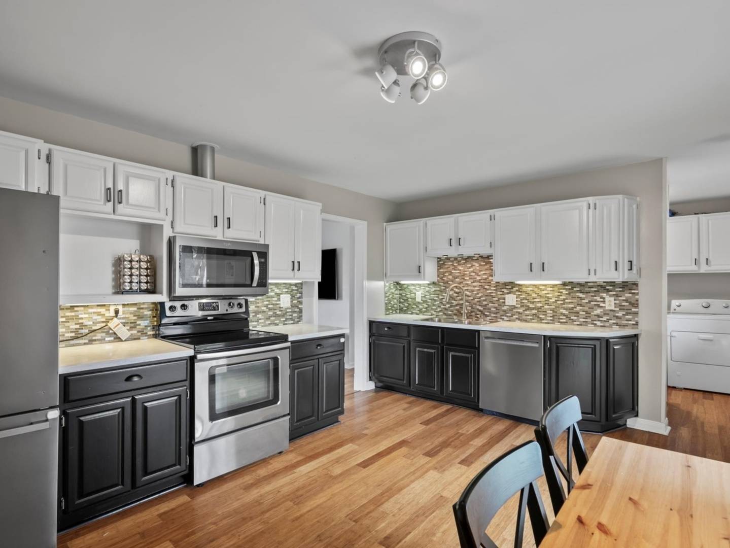 Streamwood, IL 60107,710 Larsen AVE