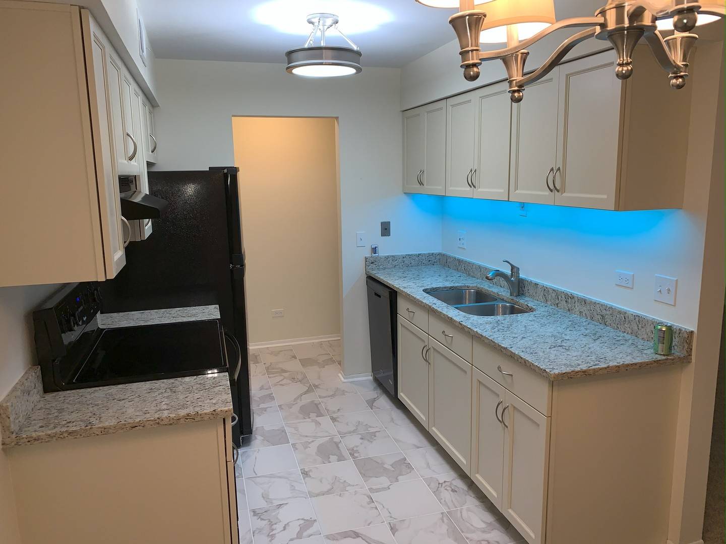 Schaumburg, IL 60173,929 Casey CT #35-04