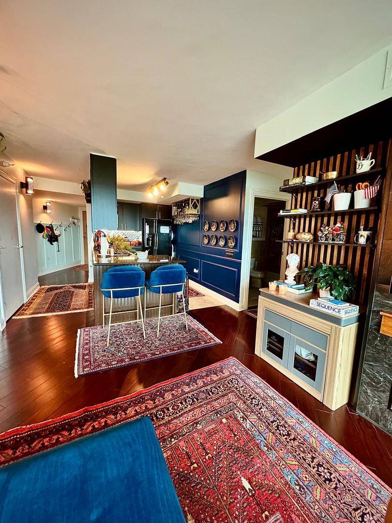 Evanston, IL 60201,1720 Maple AVE #2680