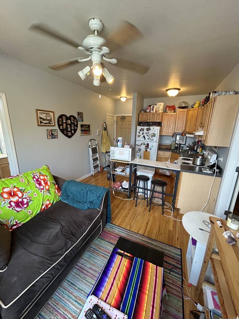 Chicago, IL 60618,3941 N Monticello AVE #205