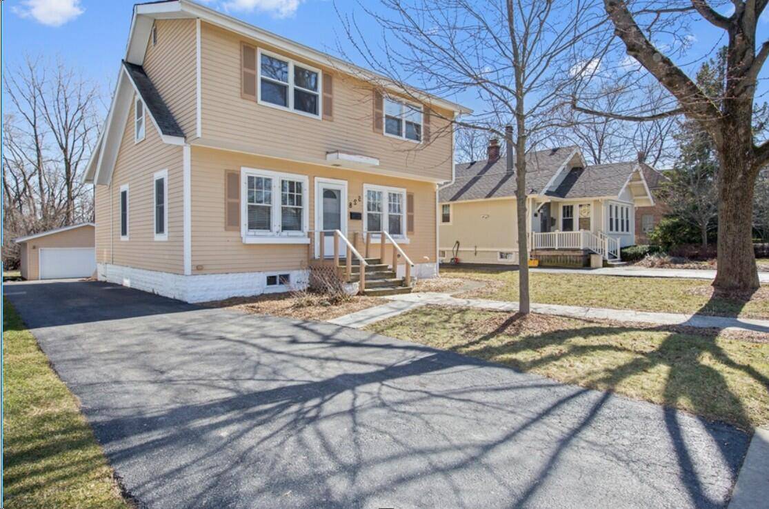 Barrington, IL 60010,528 North AVE