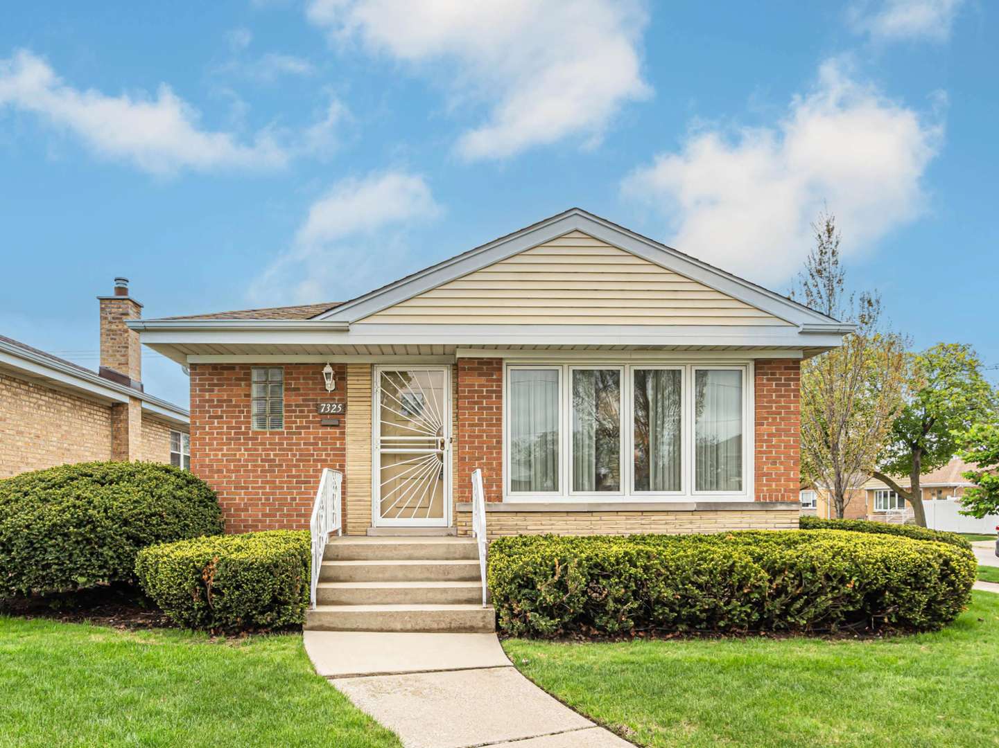 Chicago, IL 60631,7325 W Howard ST