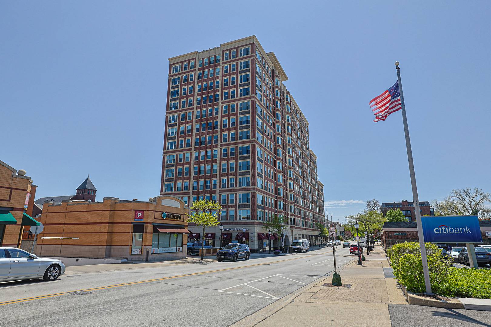 Arlington Heights, IL 60005,77 S Evergreen AVE #1004