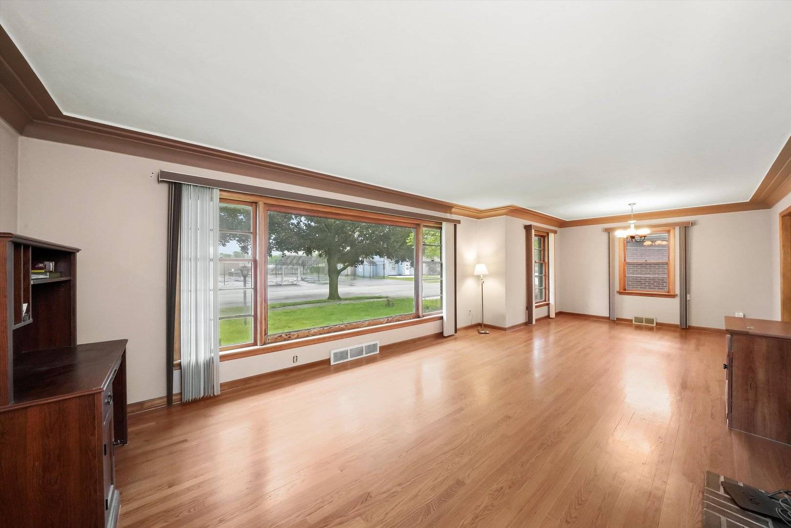 Lansing, IL 60438,18418 Chicago AVE