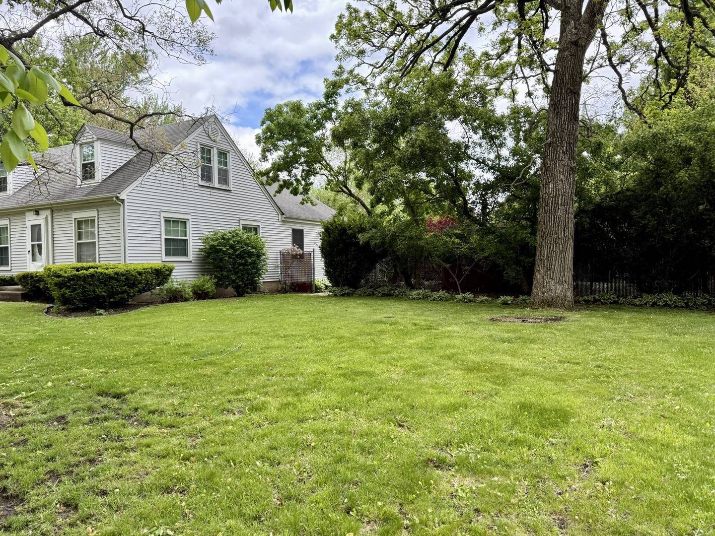 Grayslake, IL 60030,166 Harvey AVE