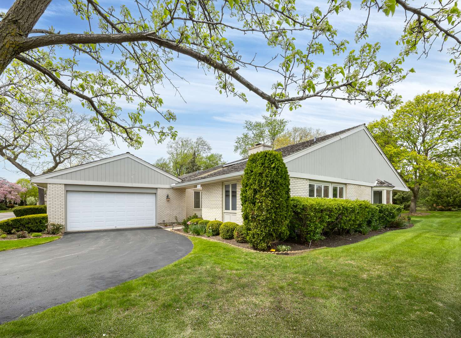 Oak Brook, IL 60523,186 Briarwood LOOP