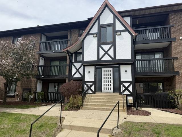 Crestwood, IL 60418,13620 Lamon AVE #421