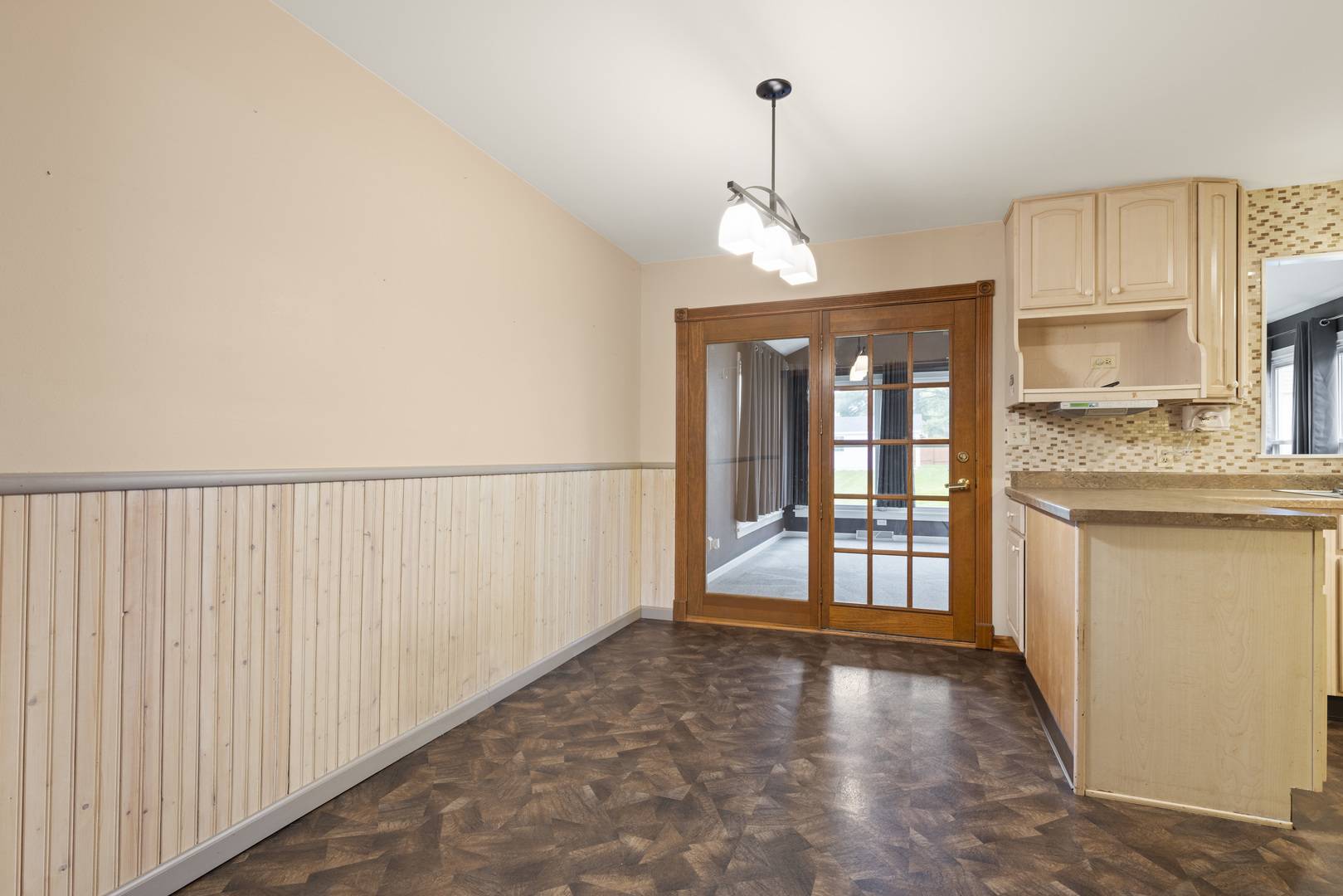 Rochelle, IL 61068,412 Linda AVE