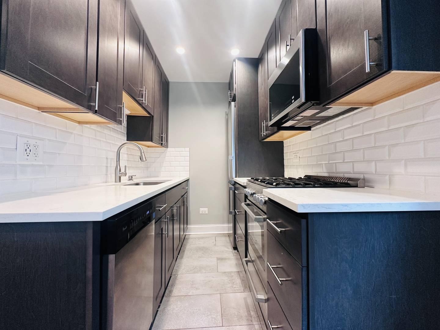 Chicago, IL 60657,541 W OAKDALE AVE #413