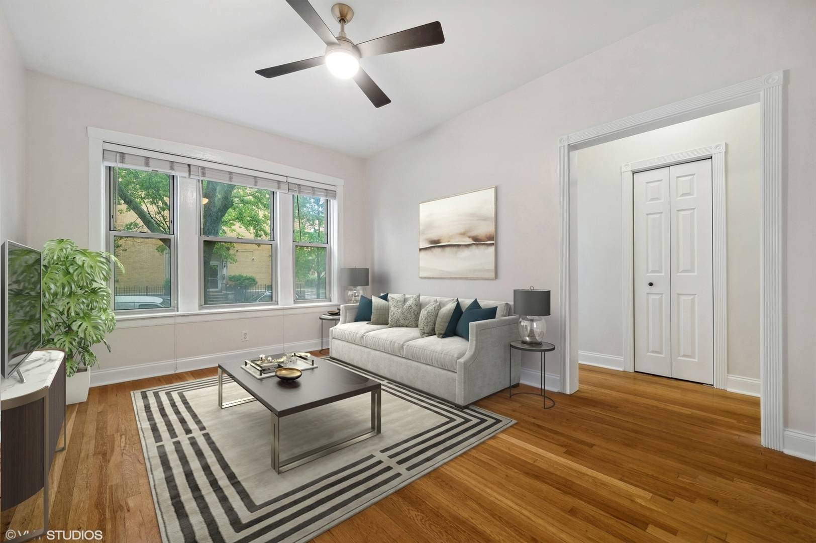 Chicago, IL 60618,3903 N CLAREMONT AVE #1