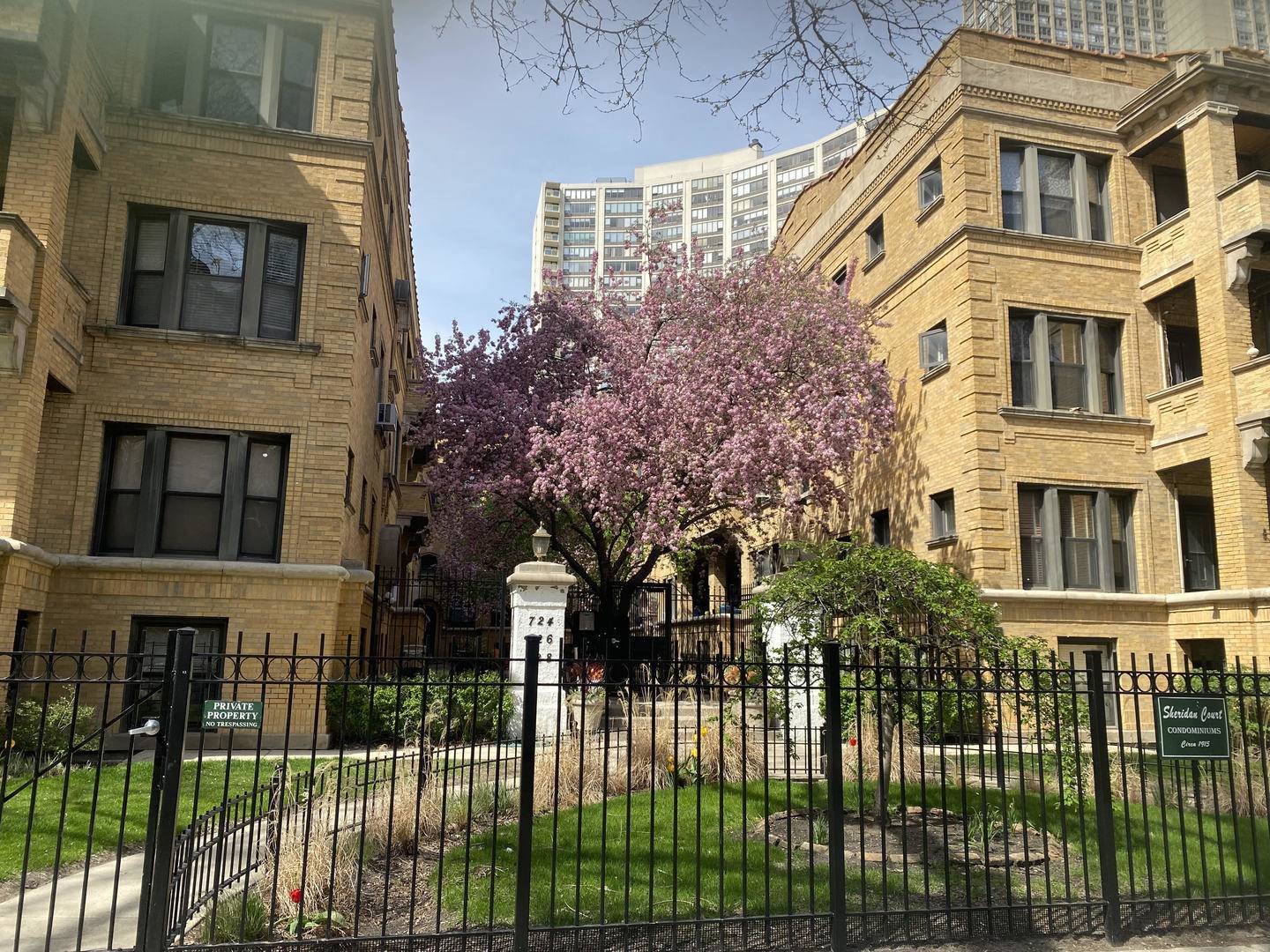 Chicago, IL 60613,724 W Sheridan RD #3N
