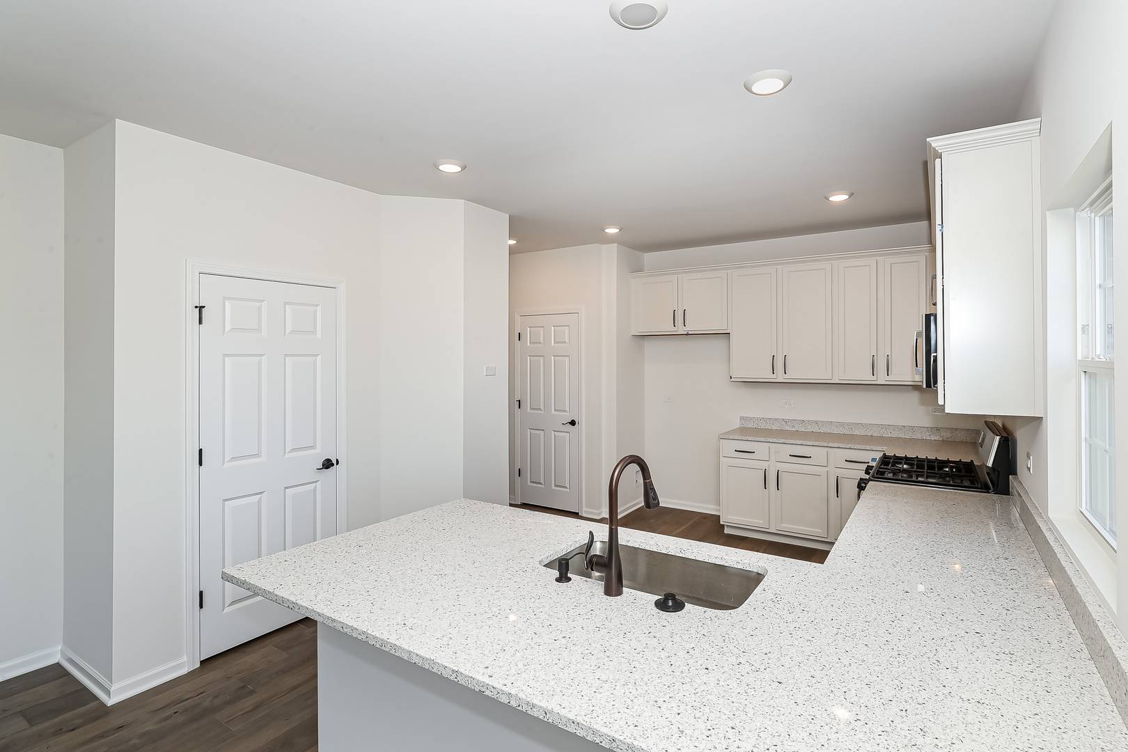 New Lenox, IL 60451,912 Picardy PL