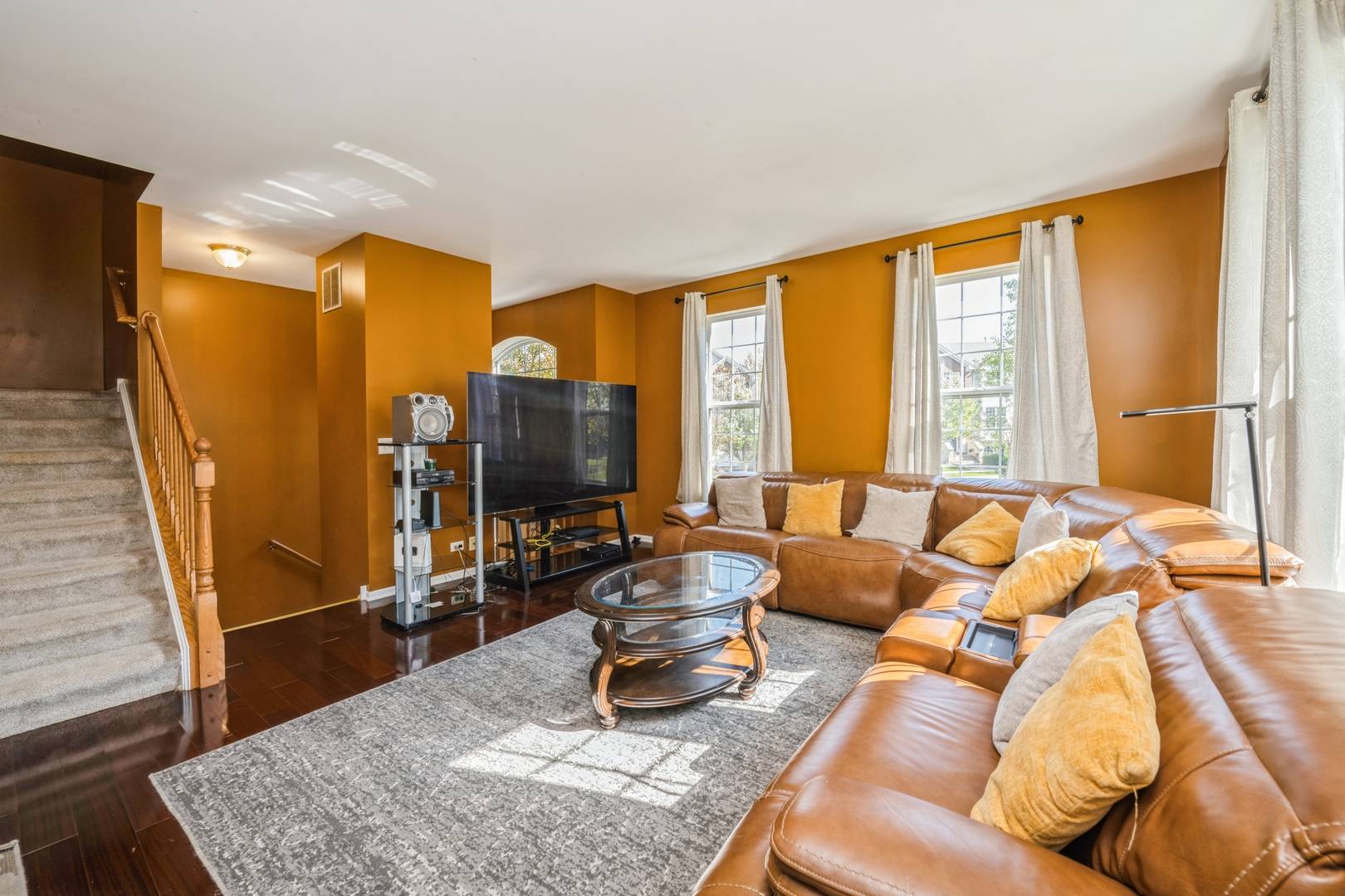 Elgin, IL 60124,268 Comstock DR
