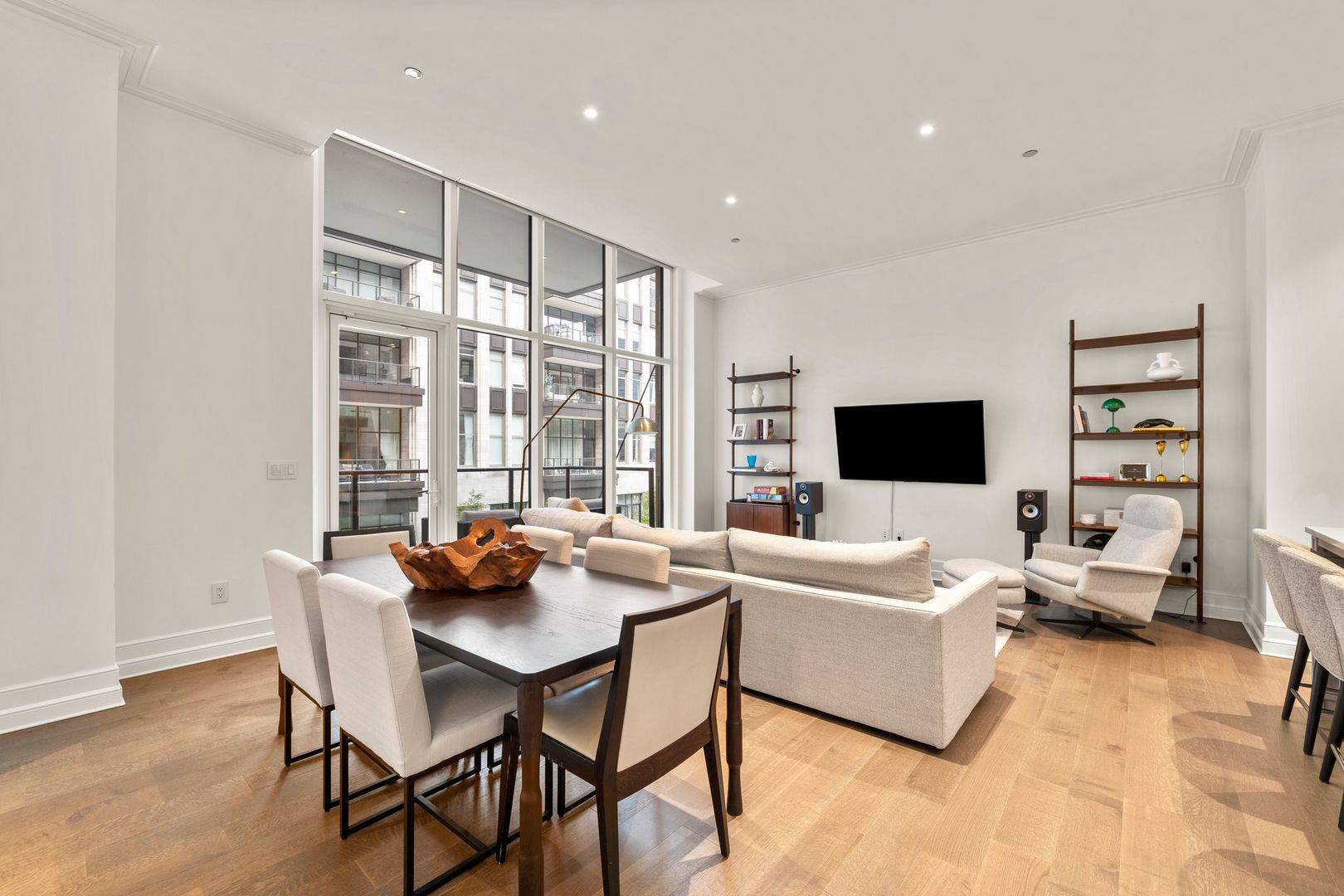 Chicago, IL 60611,435 N Michigan AVE #416