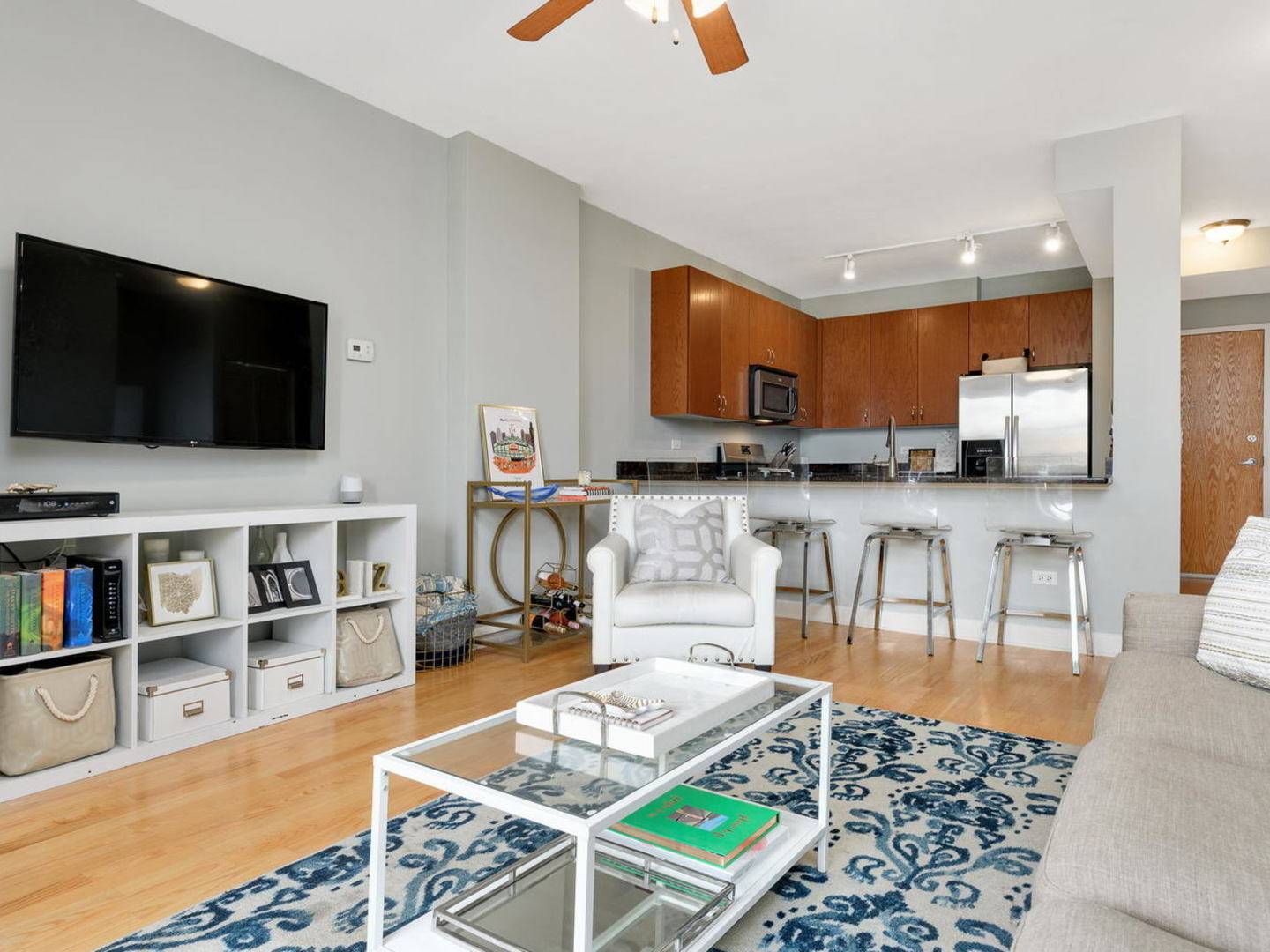 Chicago, IL 60654,451 W Huron ST #502