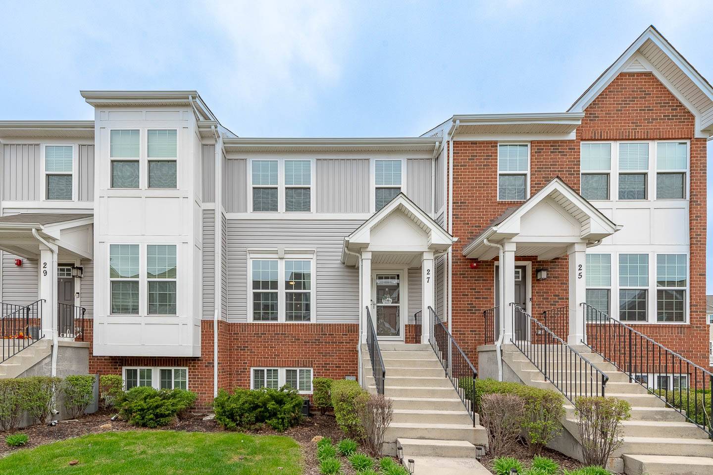 Des Plaines, IL 60016,27 Nicholas DR E