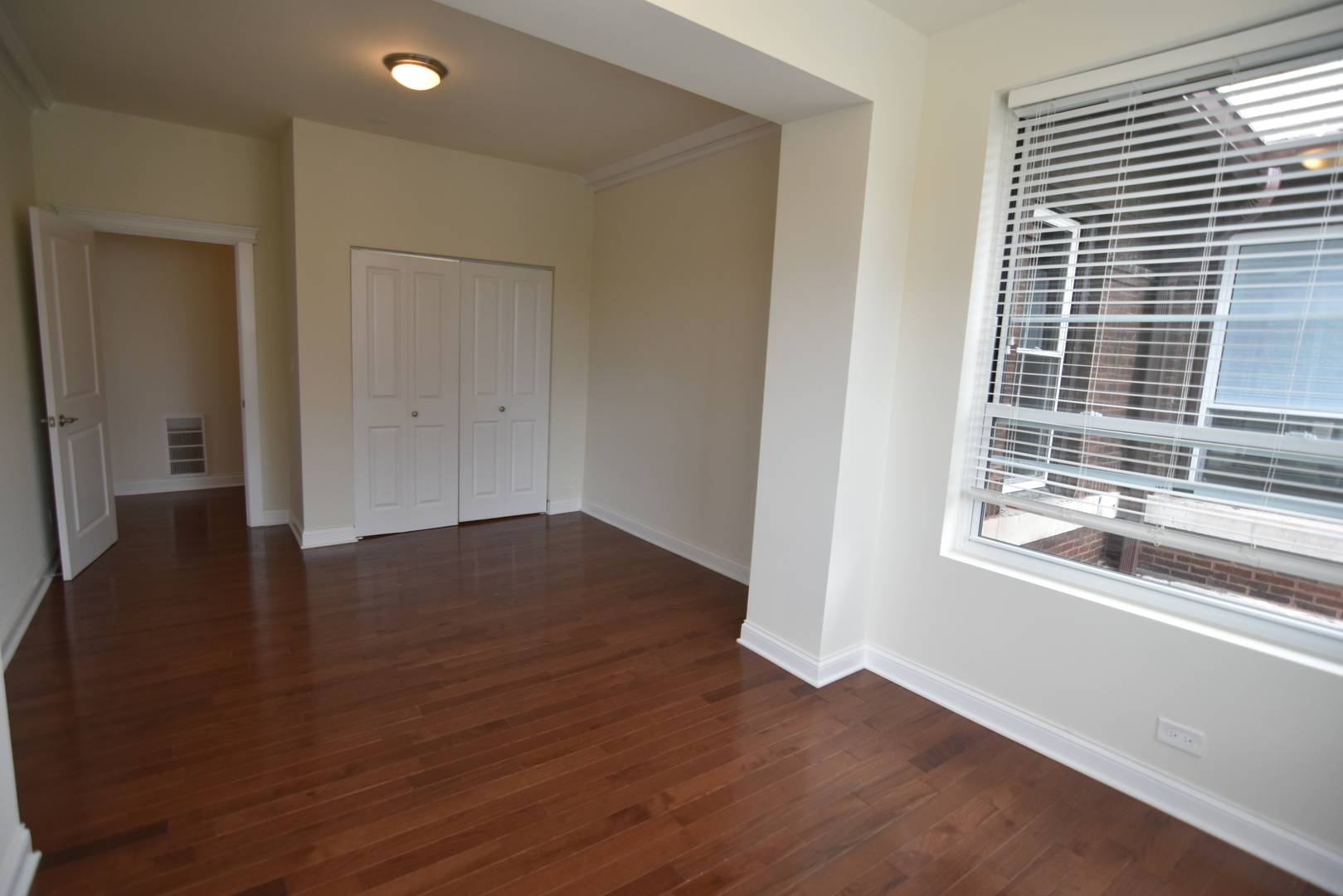 Chicago, IL 60613,3802 N Pine Grove AVE #3