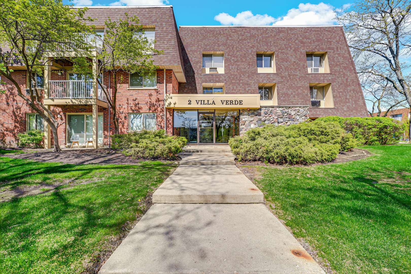 Buffalo Grove, IL 60089,2 VILLA VERDE DR #320