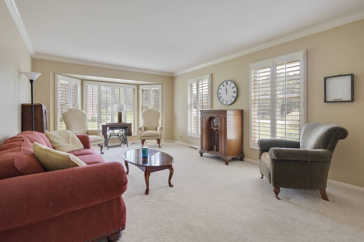 Woodstock, IL 60098,9020 Robin Hill DR
