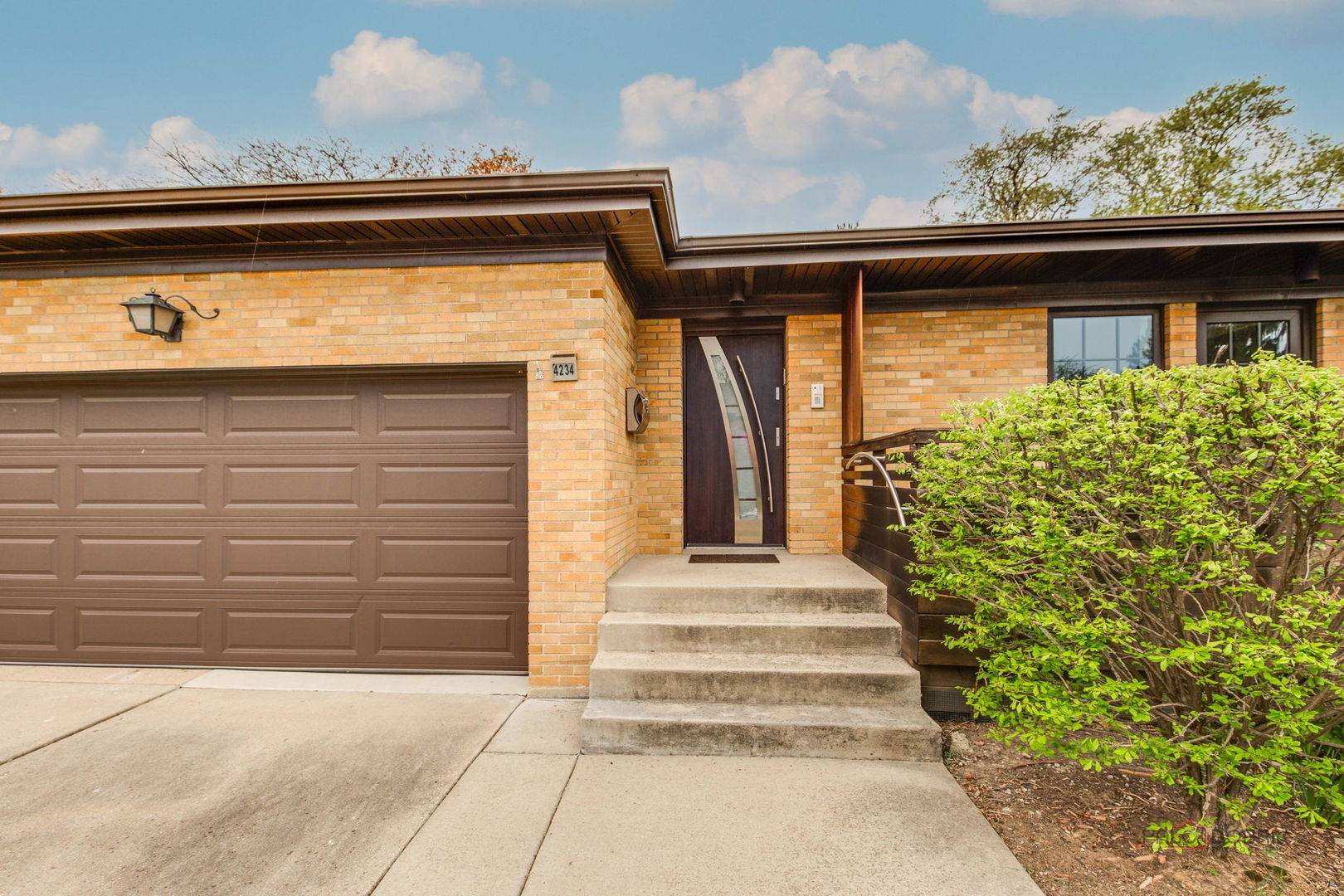 Skokie, IL 60076,4234 Suffield CT