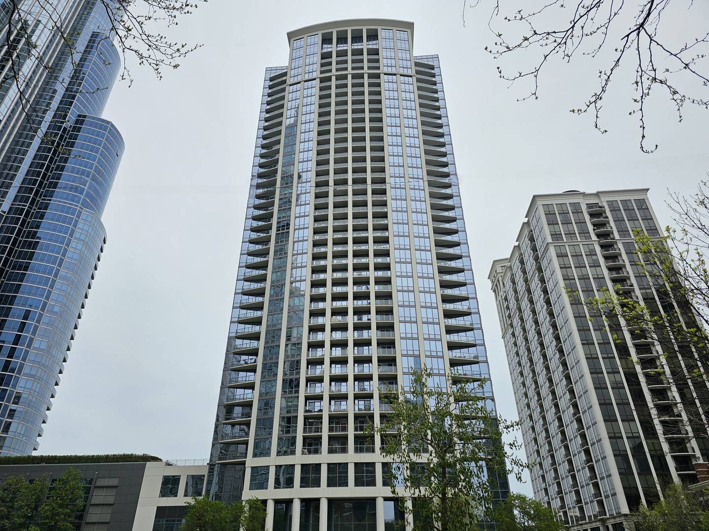 Chicago, IL 60605,1235 S PRAIRIE AVE #2102