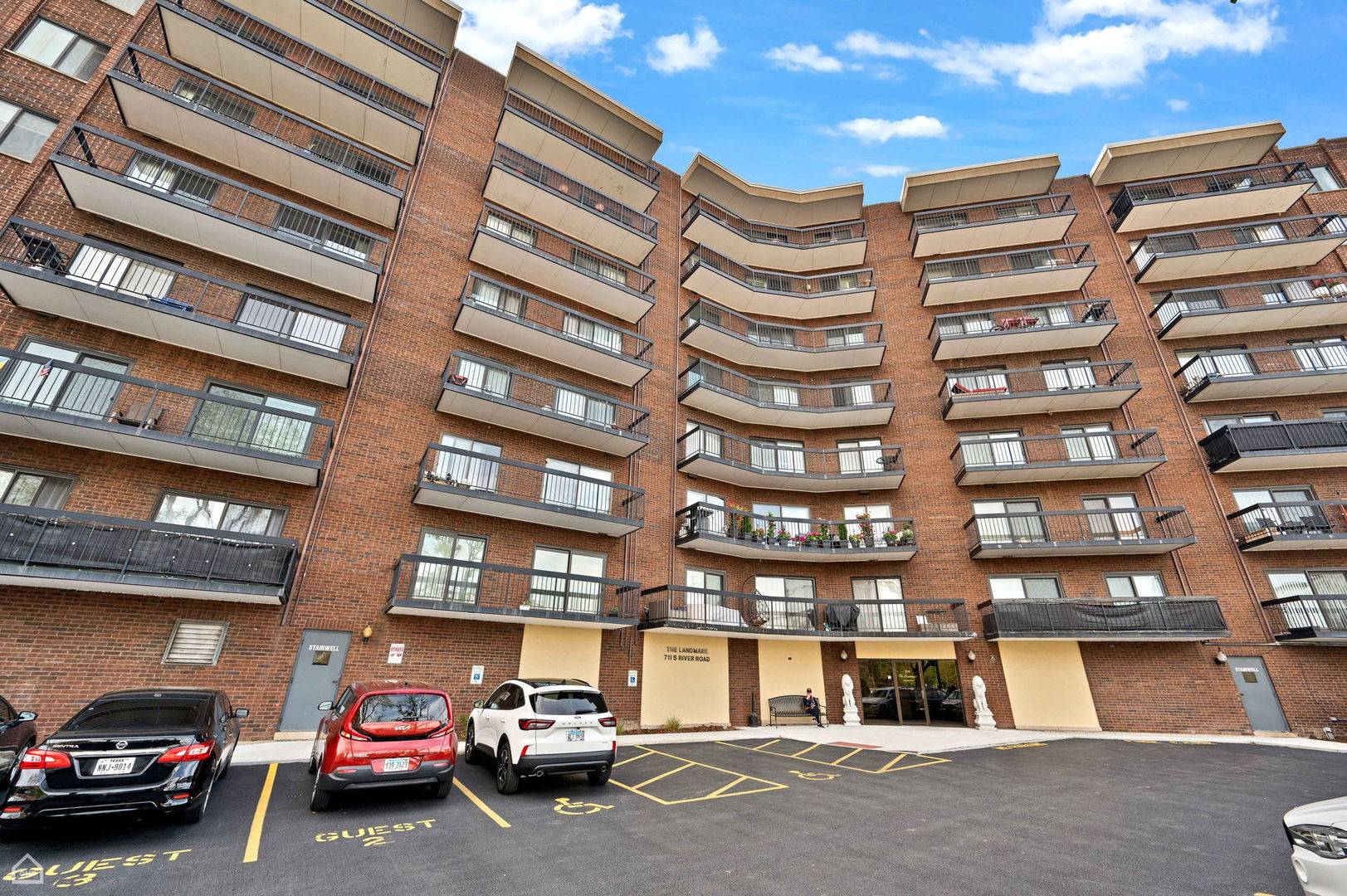 Des Plaines, IL 60016,711 S River RD S #309