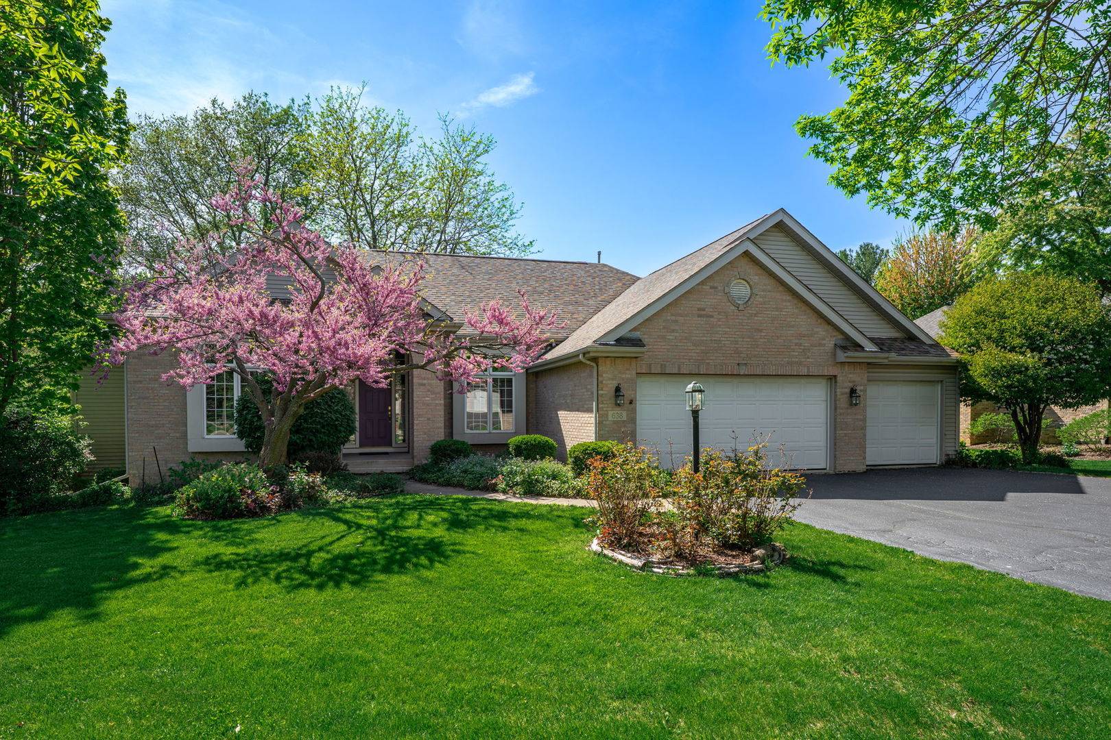 Rockford, IL 61107,638 Roxbury RD