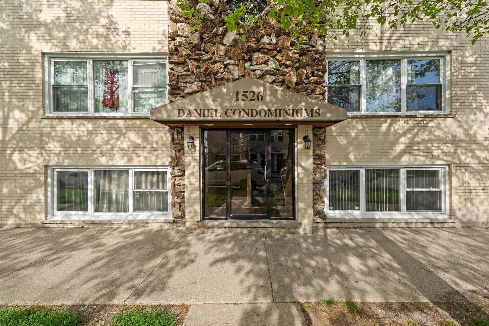 Cicero, IL 60804,1526 S 51st CT #16