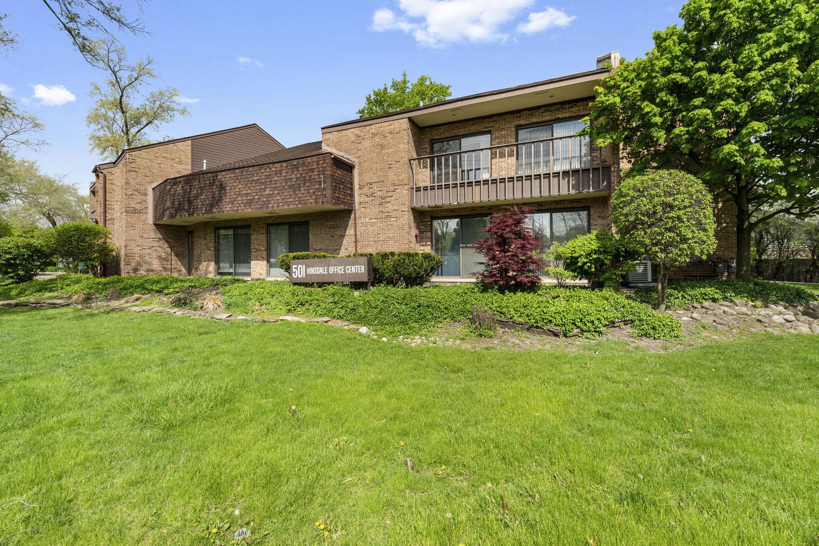 Hinsdale, IL 60521,501 W Ogden AVE W #7