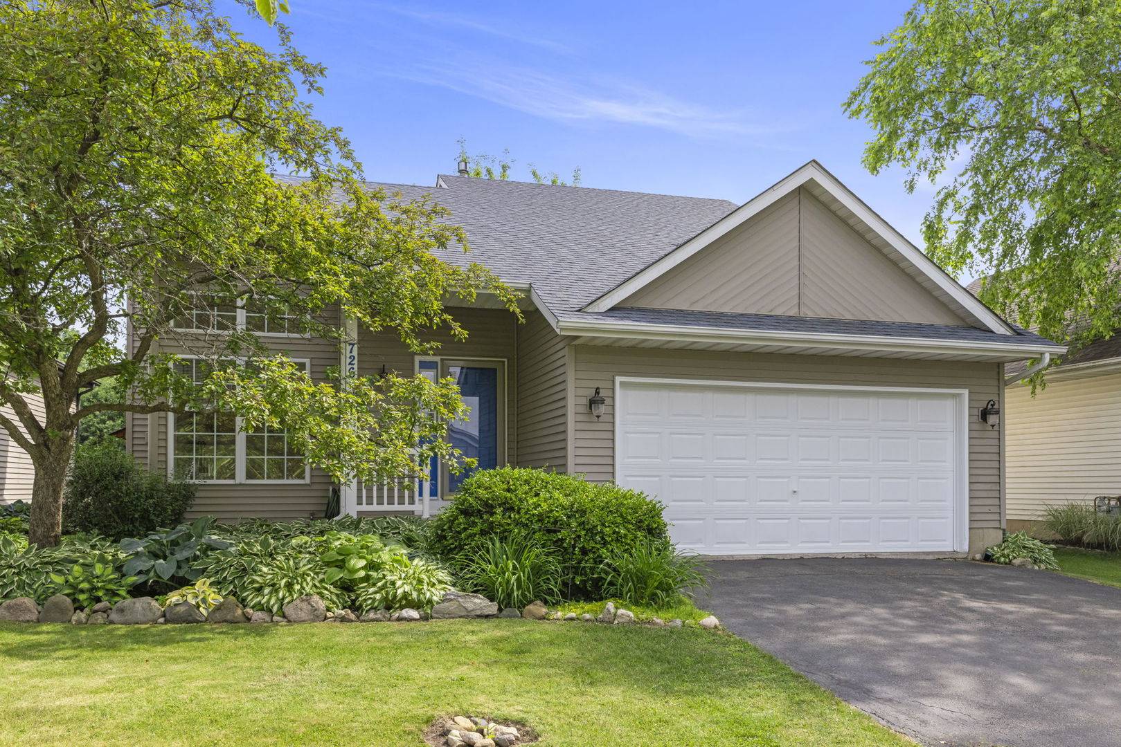 Genoa, IL 60135,726 Hawthorne LN
